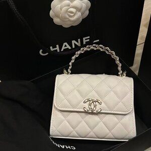 Classic CHANEL Bag: A Stylish and Versatile Choice for Elegance